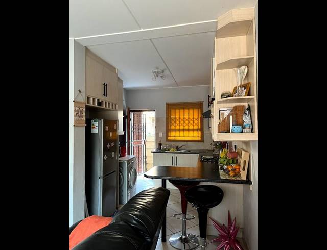 2 BEDROOM APARTMENT FOR SALE IN WINDSOR WEST